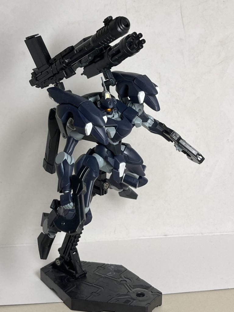 今回のコンセプトはズバリ“ガンプラでACっぽい機体を作る”ですっ!!そもそもなんでACを作ろうと思ったかと言うと、pixivでACのファンアートみて「ACかっこええなぁ〜」と思ったのがきっかけだったのです。