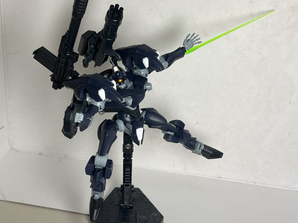 着☆剣!!()ふざけてビームサーベルの反対側に穴を開けて、収納状態でもサーベルを展開できるようにしました。