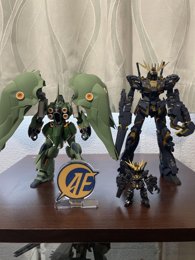 MGバンシィと。スケールは合ってないんだけど飾ったバランスはいいですね。マリーダ様の偶像も並べたい‥