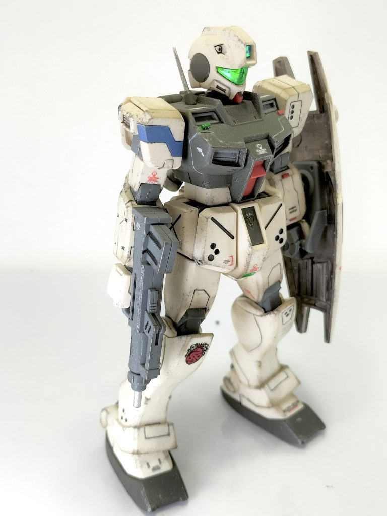 最近はアシンメトリーにハマってるので、スジボリも左右対称ではない箇所が多いです。単純に左右対称に彫るのが苦手なんですが(笑)