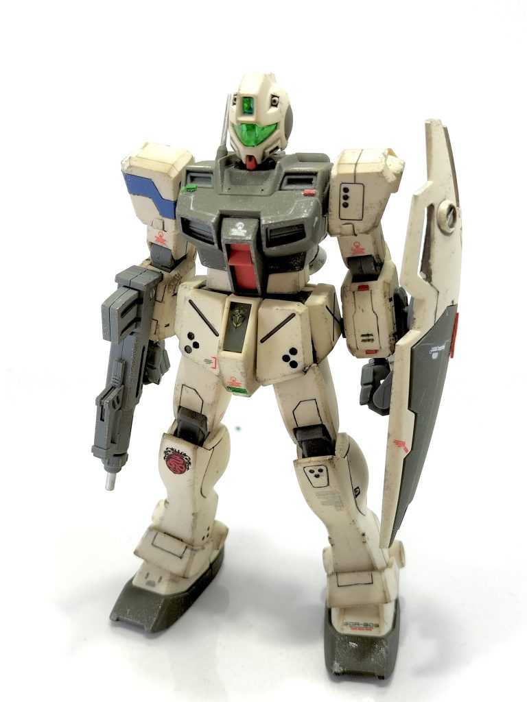 スジボリガイドは瞬着で固定するのですが、すぐにくっ付くので位置決めに苦戦しました(笑)