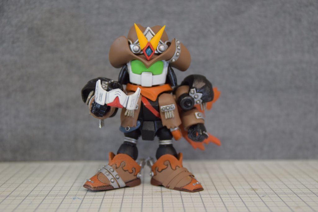 祖先の勇者インディアが遺した仮面は騎士ガンダムのフェイスを切り出して細工。カードではバイザー部分もついてましたが、目元の厚みが増してしまうのでオミット。なお装着はマグネット式です。