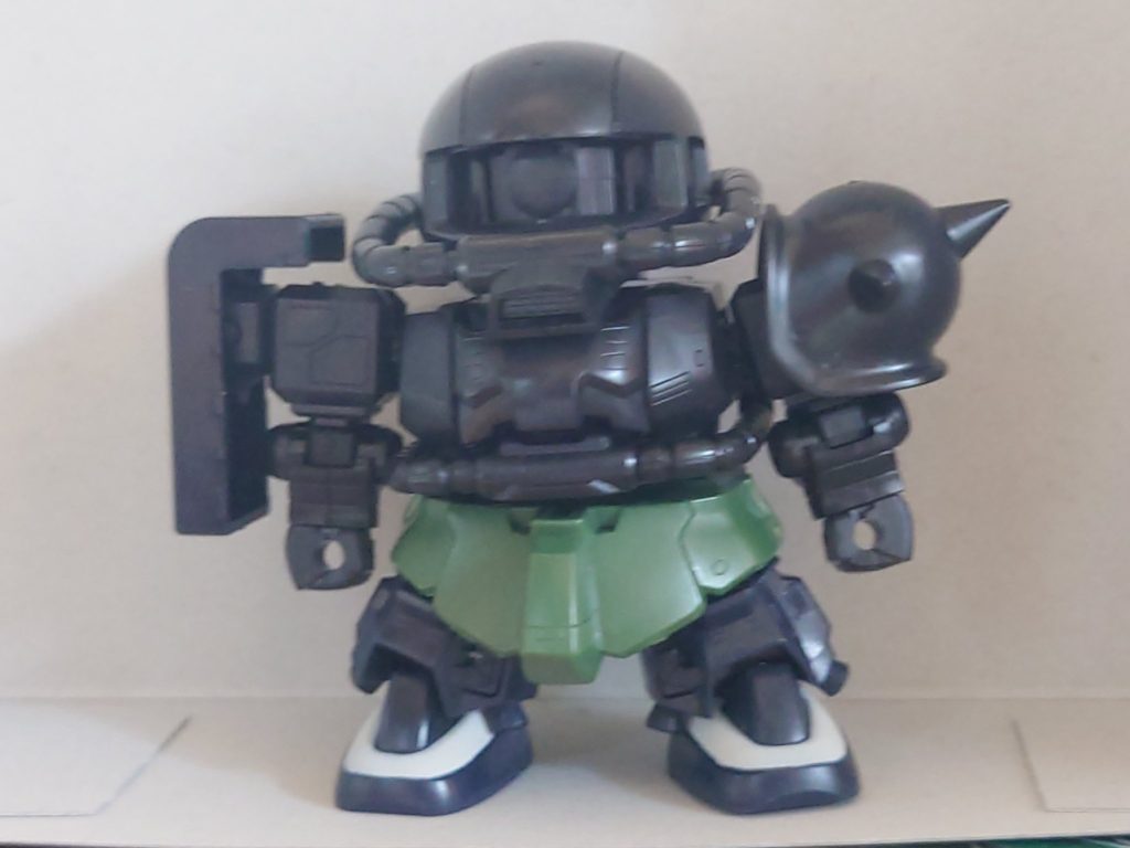 制作過程エコプラで作っているので基本的に黒い成形色ですねこれは足を変えただけですこの時点でプロポーションはほぼ完成しています腰が緑なのは前の百式ザクと交換したためです