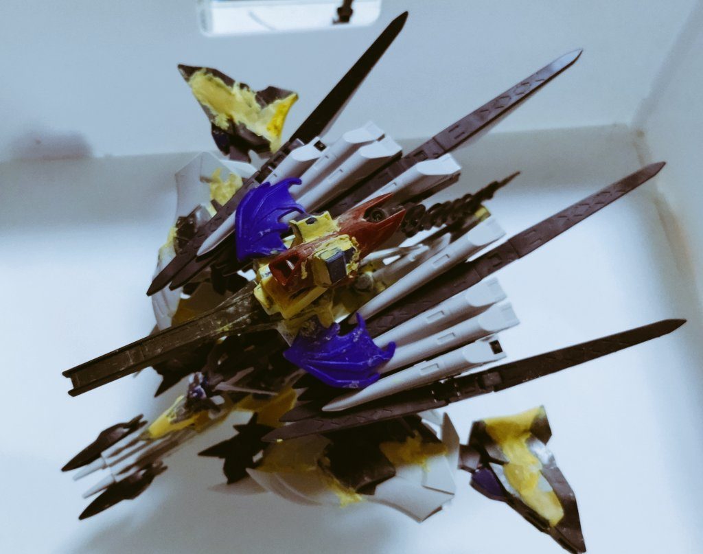 塗装前のデビルゾードアーマー。メルクワンアーマーとフェイクνアーマーと合体したもの。