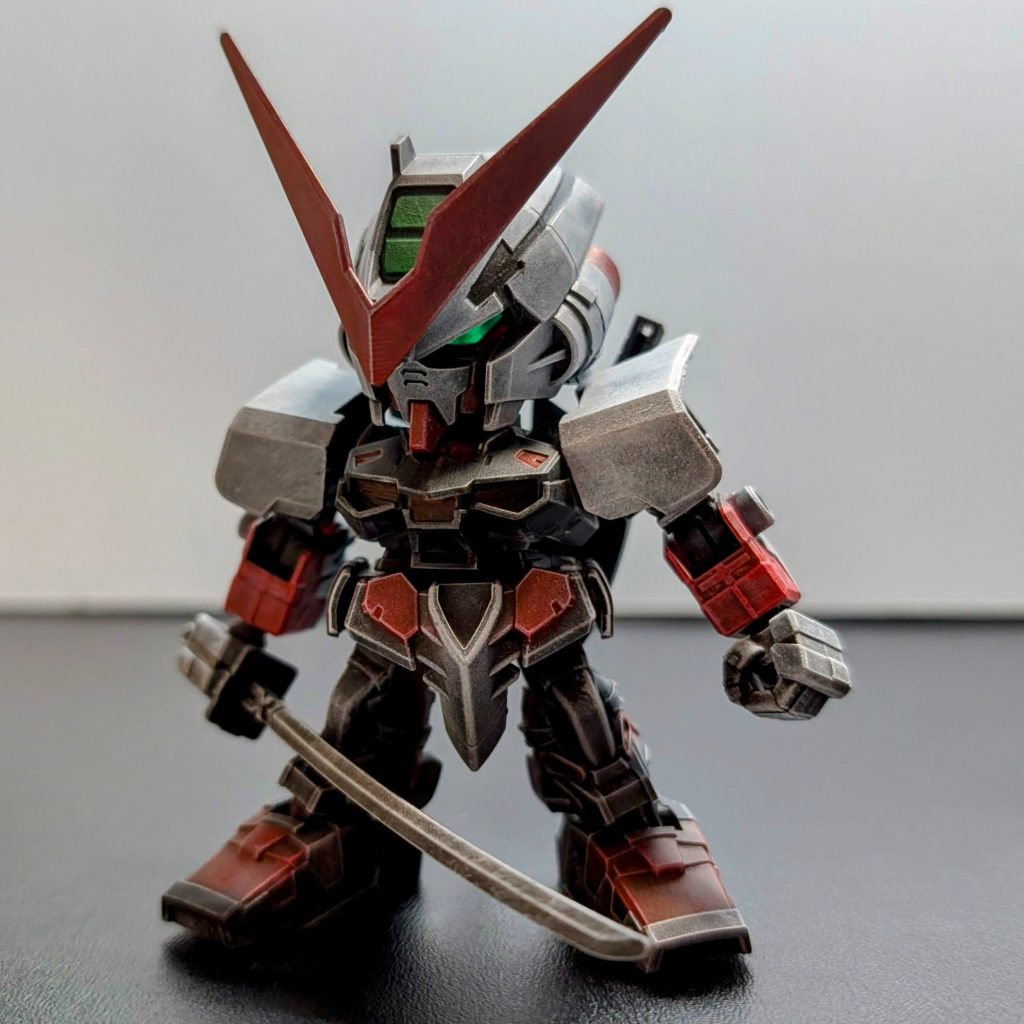 頭部、肩はライティング的にさらに白ドライブラシをしています。逆に腰から下はふんどし部分のみ、追加のドライブラシをして、陰影が強調されるようにしてみました。