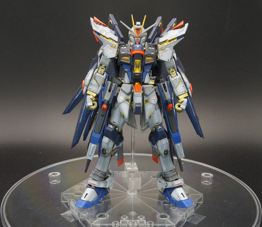 基本はストレート組の暗色下地からの立ち上げ塗装です。フレームはもちろん元のままの色ではなく塗装しています。