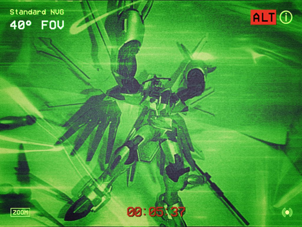 しかし、後にこの4号機マルチプルジャスティスは突如失われることとなる。 それは、プロトタイププラウドディフェンダー搭載実験をしていた際、テロリストによりに強奪されかけ、オーバーロードが発生して暴発事故を起こし、コンパス米国第2支部ごと消滅している…。辛うじて無事だった映像はプロトタイププラウドディフェンダーが暴発し、4号機も不具合を起こして爆発消滅直前のもの