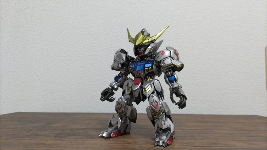 バルバトスは何か鉄騎兵みたいなイメージがあったのでメタリック塗装で。外装のシルバーはGXホワイトシルバーで