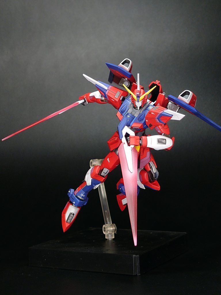 MA-F2D2 ヴィーセルナーゲル ビームブーメランエフェクトパーツはスポンジヤスリで曇らせてホワイトでグラデーション。サイドアーマーに直接持ち手を取り付けるので干渉する部分は塗装が剥げないようモデリングワックスを使用。