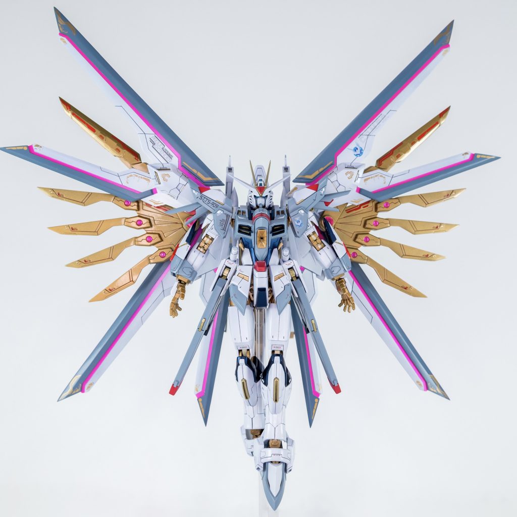 もともとハイディテールなRGのパーツを流用すればお手軽にディテールアップできるのでは?と思いRGデスティニーインパルス等からパーツを流用してみましたが、パーツを馴染ませるために本体にも大幅にディテールを追加することになったので手間としては大して変わりませんでした。