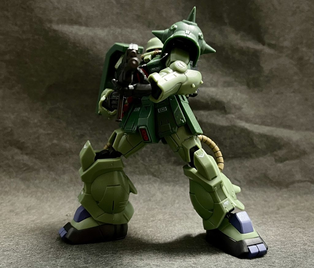 アクションポーズモノアイは可動します。