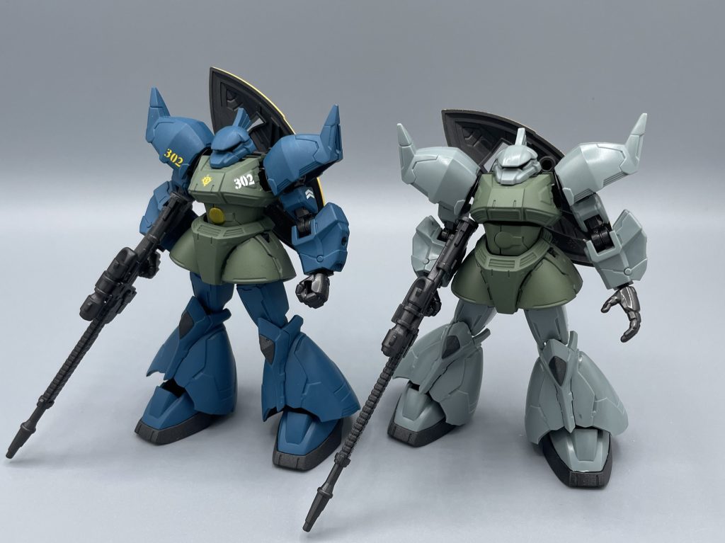 劇的ビフォーアフター　“神の素体”、量産型ゲルググと一緒に。量産型は、そのままでも十分カッコ良かったので、キットそのままです。良い比較になるかなと思います。