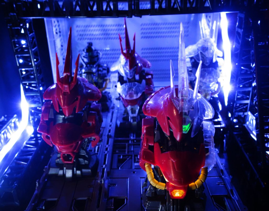 これはアクシズに侵入したジャーナリストのカイ・シデンが発見した、サザビーの量産工場のスクープである。