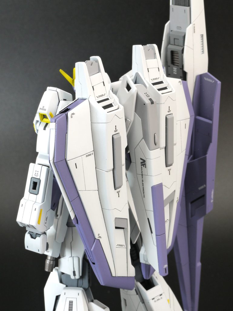 ・バインダーを跳ね上げられるように、背中との接続をコトブキヤのジョイントに変更・バインダーのスラスターを改造・WR時にスタビライザーを水平近くまで寝かせられるように、根元のストッパーをカット・サイドスカートはキットを芯に改造・WR時に正面を向くようにWR用フレームの取付部を改造