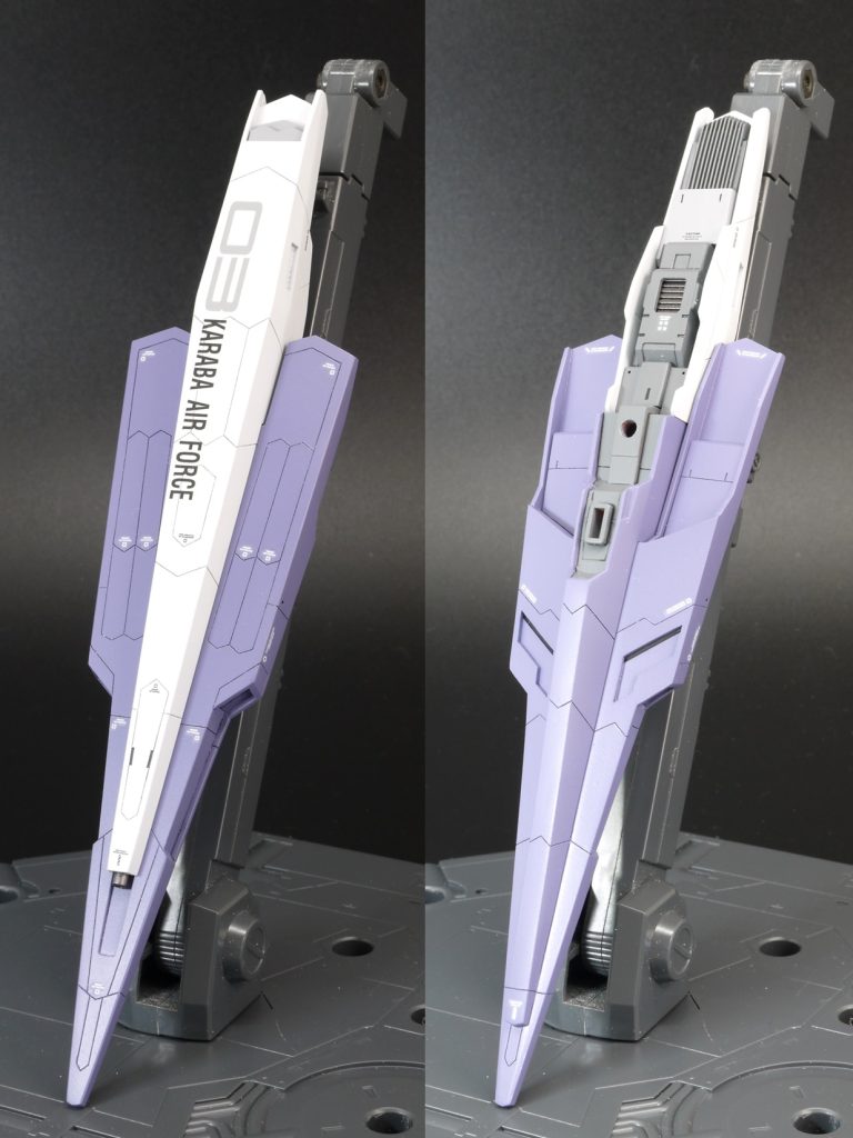 ・サブユニット(シールド)はキットの腕と接続するパーツを芯にスクラッチ プラ板の箱組みなので重量は軽く、自立にはほぼ影響ありません。・ヒジを曲げた状態でシールドを持てるようにコトブキヤのパーツを加工して追加 少し腕から離れるデメリットがありますが、角度の自由度が出るメリットを優先しました。