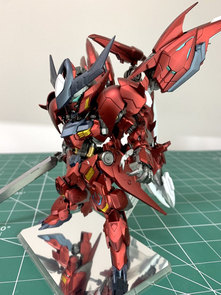 キャンディレッドをマット仕上げにするか迷いましたが、いい具合に作風にマッチしてくれました！