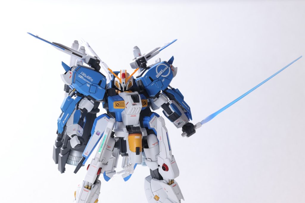 ビームサーベルクリアのビーム刃は付属しないので水星キットのものを流用できるよう加工しました。