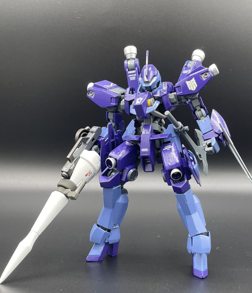 シュヴァルベグレイズ用ランス　ガエリオのグレイズと言えば、このランス。この装備が機体に騎士感を与えています。先述のように、鉄血のMS戦闘は、“殴ってナンボ”の泥試合。　それゆえ、シュヴァルベの高機動力を生かしたランスによる打突は、強力な一撃となるのでしょう。相手が三日月だったため、「当たらなければどうということはない！」って感じでしたけど。 そのクソ生意気な声・・・！