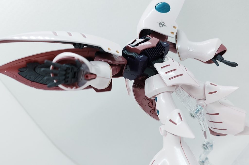 『俗物が!』と言われそうな下からのアングルです。