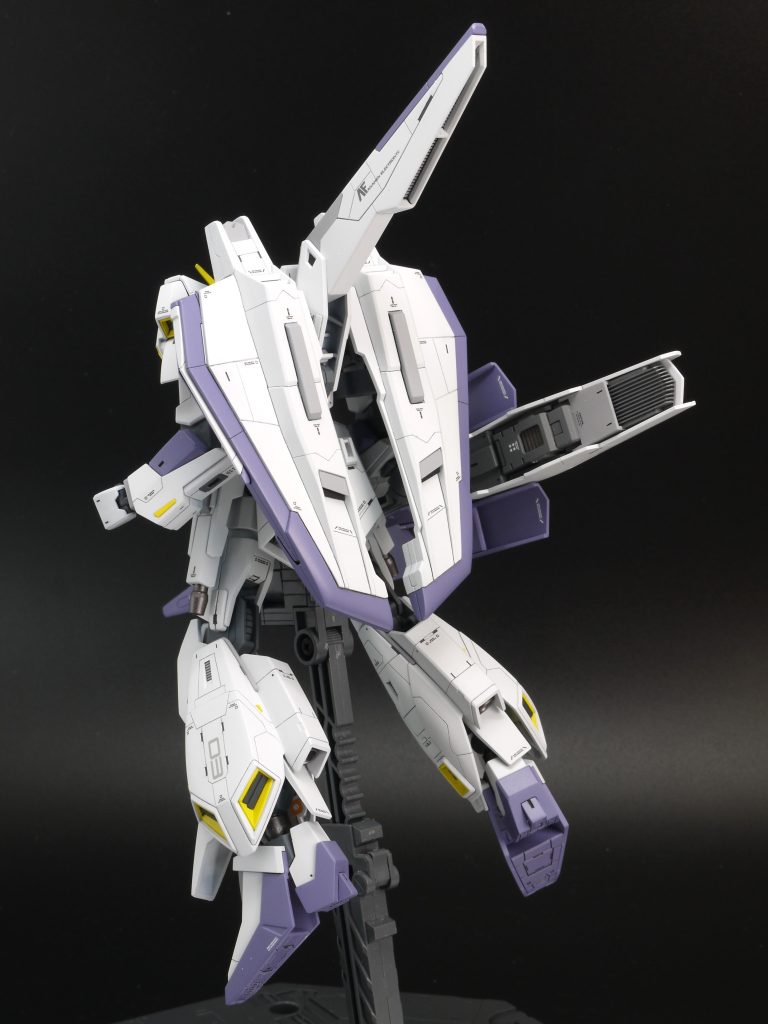 塗装は水性ホビーカラーをエアブラシで吹いています。一部筆塗りも併用しています。・サフ色(薄いグレー部)・ディアクティブホワイト・イエロー・ミカエリスパープル・ニュートラルグレー・焼鉄色配色はマスターアーカイブにならっていますが、ホワイトを2色に分けました。と言ってもサフ色のままですが。ツヤ消しクリアーはノーマルに戻しました。UVカットは白っぽくなってキズが目立つ印象だったので。