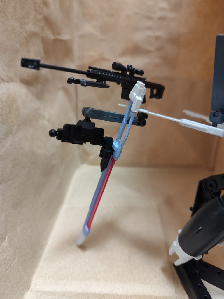 シュベルトゲベールは、いわゆるスカイグラスパー方式で、すれ違いざまに斬りつける感じで。バクゥの戦法に近いかもしれませんね。ハイゴッグは機動力があるイメージなので、強襲機のイメージで装備させました。ジャブローの戦艦やらを破壊する目的も兼ねているので、装備させました。