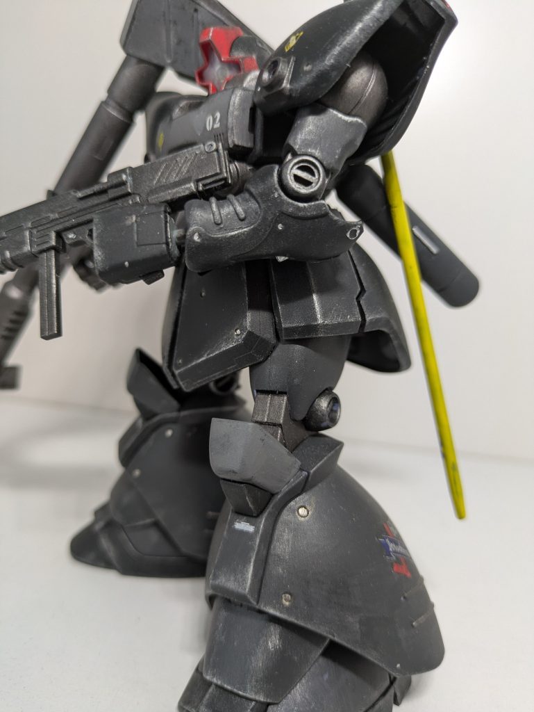 スプレー缶とガンダムマーカーで仕上げたけど、ムラが多いですね