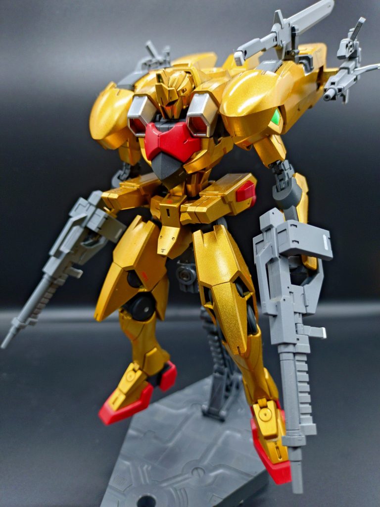 正面百里をベースに脚部はジンクス他、腰部はアスタロト他、頭部は百式を使用しています