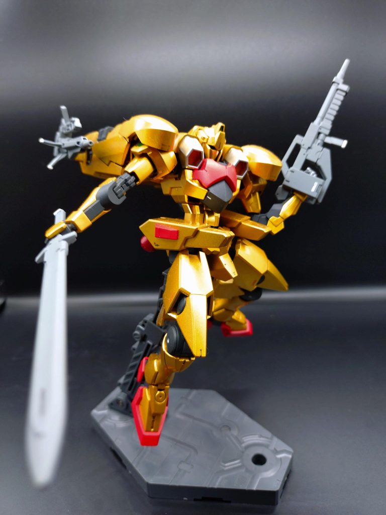 百里よりも汎用性・近接戦闘を可能にするためにバトルブレードを装備しています