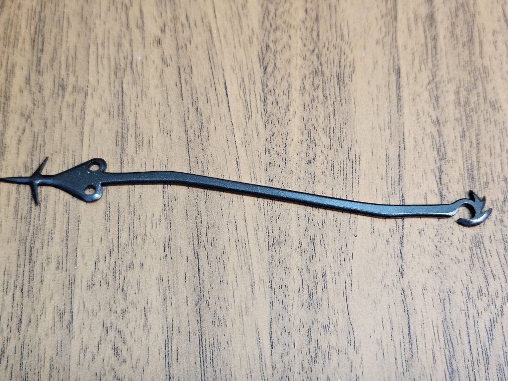 レーバテインは1mmプラ板を2枚重ねて制作しました