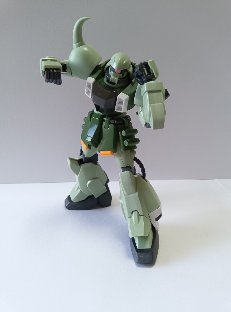 いいポージングが思い浮かばなかったので、とりあえず改造した部分を全部動かしてみました。分かりやすいように、シールドは外しています。