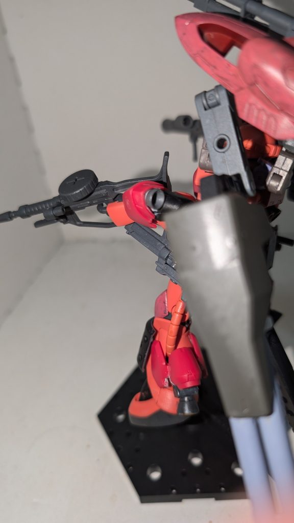 いまいち使い道浮かばないけど、腕部のアーマーにもスラスター内蔵。