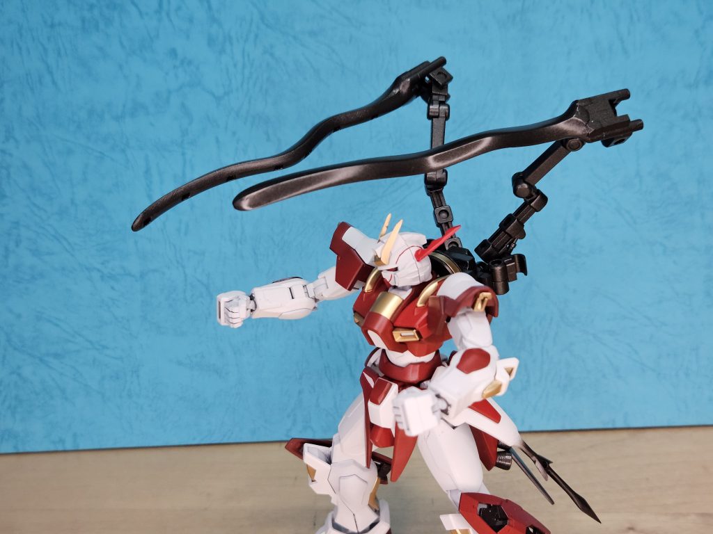 武装をすべて使いきったら羽を攻撃用のアームとして使うことができます