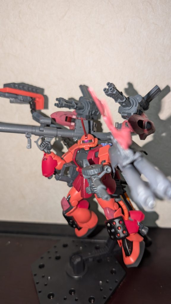 フルバーストモード背部ブースターに併設されている徹甲弾ガトリングと右肩にフレキシブルアームで接続されている2連装榴弾砲、左肩部フレキシブルアームの2連装リニアガン、手持ち武器のバズーカとマシンガンのフルバースト。ブラッドムーンの基本戦法はこれらの火器による一斉射撃で弾幕を張り続けながら延々と引き撃ちを繰り返すスタイル。