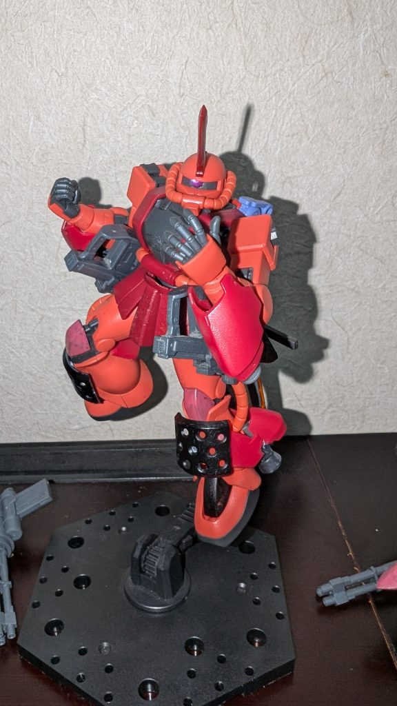 最終的には両肩のサブアームとブースターをパージして格闘形態の『ネイキッドフォーム』に移行する。この形態では、武装は少なくなるがそれと引き換えに機体の軽量化と苛烈なまでの格闘能力を得る。