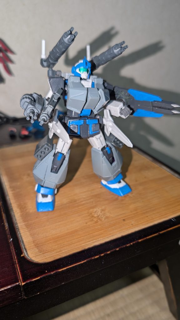 腰にはヴェスバーを搭載。