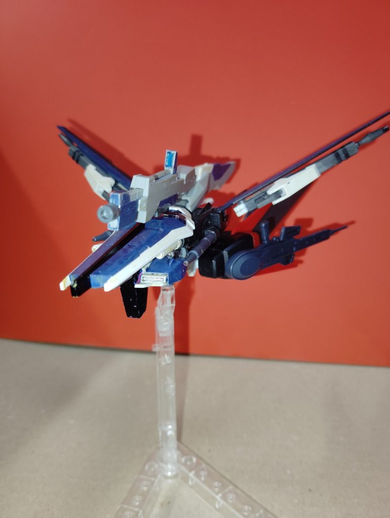 そのバッグパックはシールドと合わせて単独飛行出来ます。　なんかバッグパックは分離、変形させないと気がすまない…ビルドシリーズ見すぎかな。