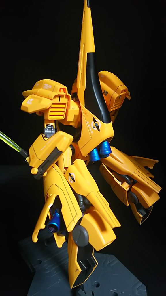 一応スジ彫りやデカールもエゥーゴ使ったりと!やる事はやってるのですが、後がよろしくないんですよねぇ〜!(笑)私目線ですが!