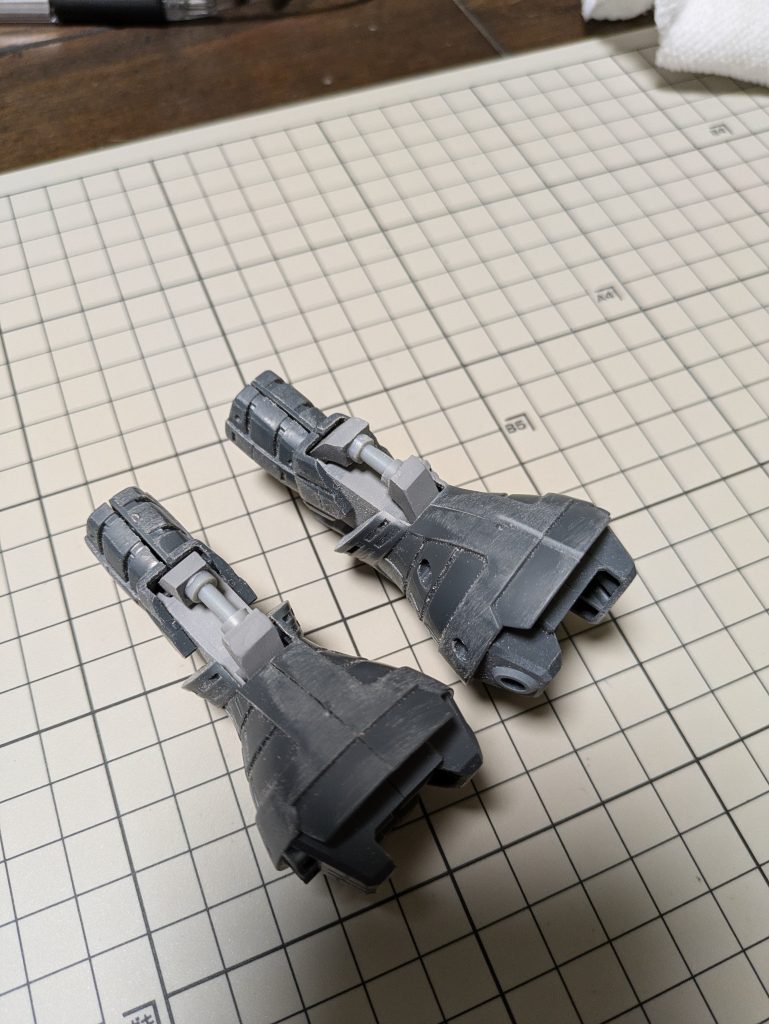 脚部後ろのシリンダーパーツ。苦労しましたがやってよかったです。可動式ではないです