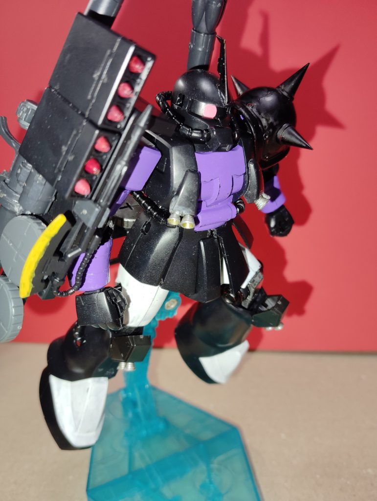 ちなみにこれは前に投稿したザクII[黒い三連星]を改造したものです。