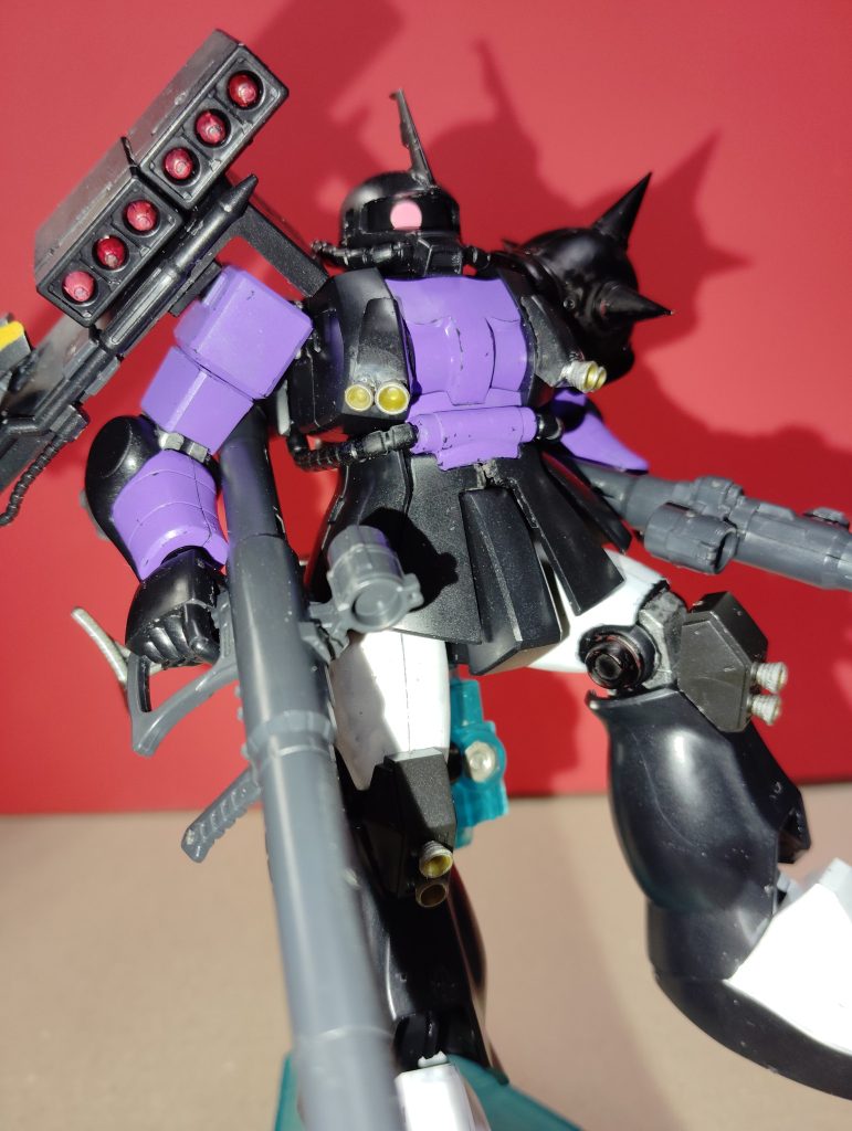 武装ザクバズーカX2、6連装ミサイル、ヒートホーク、ザクマシンガン