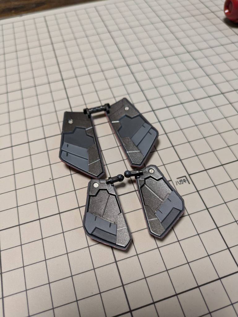 フロント、リアスカートはエッジングパーツの装着とマスキングを3段階に行い塗り分けています。こちらもあまり見えません