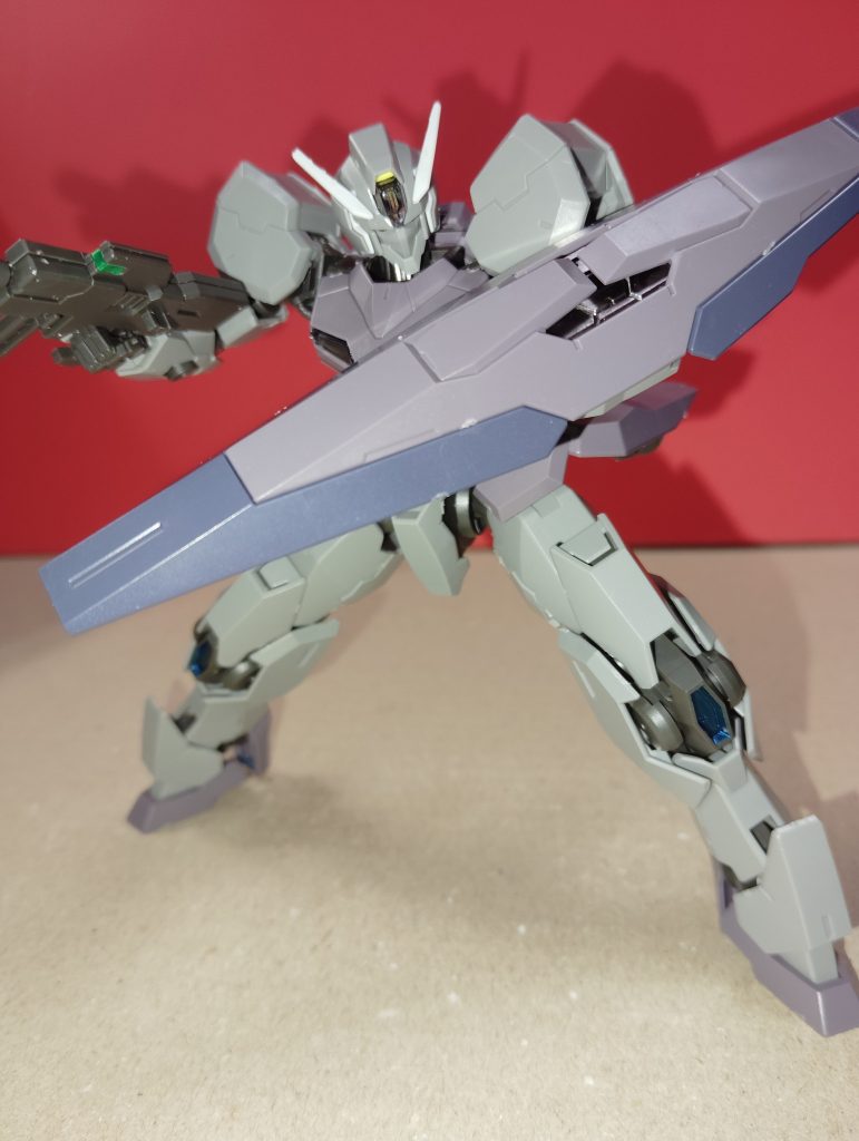 そこそこ活躍して敵のエースにやられる機体のポーズ