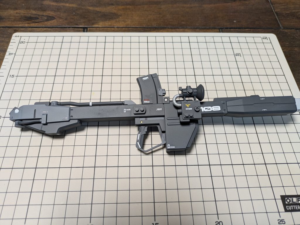 ビームバズーカーは最初に目が行くところと思いましたのでミキシングと4段階マスキング塗り分けを行いました。細かい場所は筆で塗り分けています。