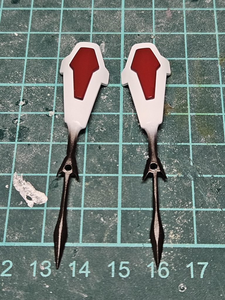 両サイドスカートアーマーも同じくプラ板で延長しました