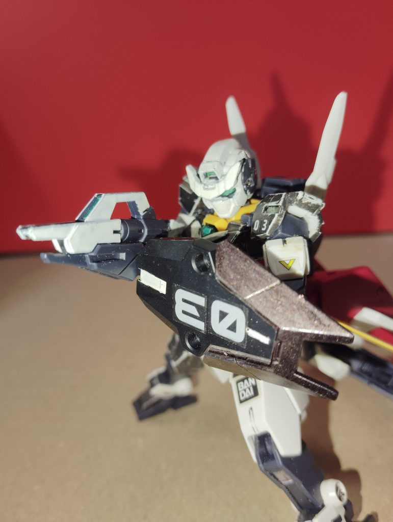 頭部はシャルドールにコアのアンテナをくっつけてジムとガンダムの間くらいの見た目にしました。