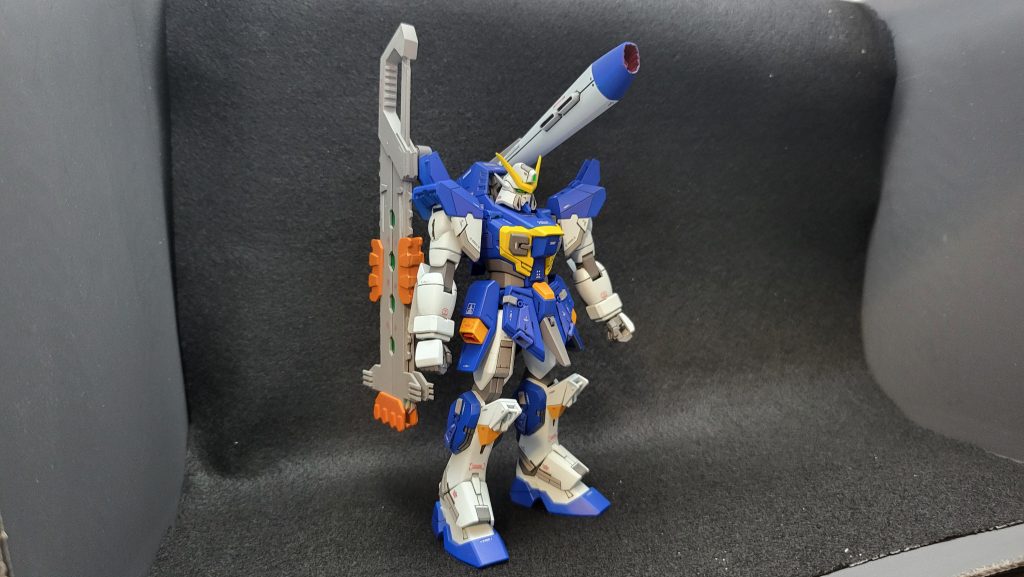 マイティーソードは背中のハンガーに脱着可能。接続は100均のネオジム磁石