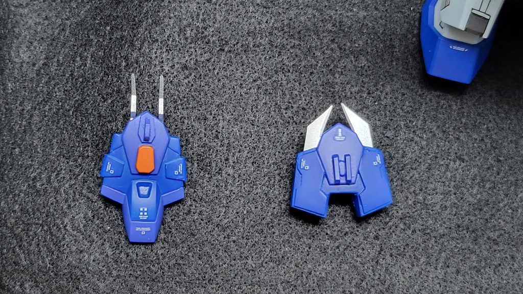 両手に装備する2種類のクローです。爪部分は可動するように改造しました。