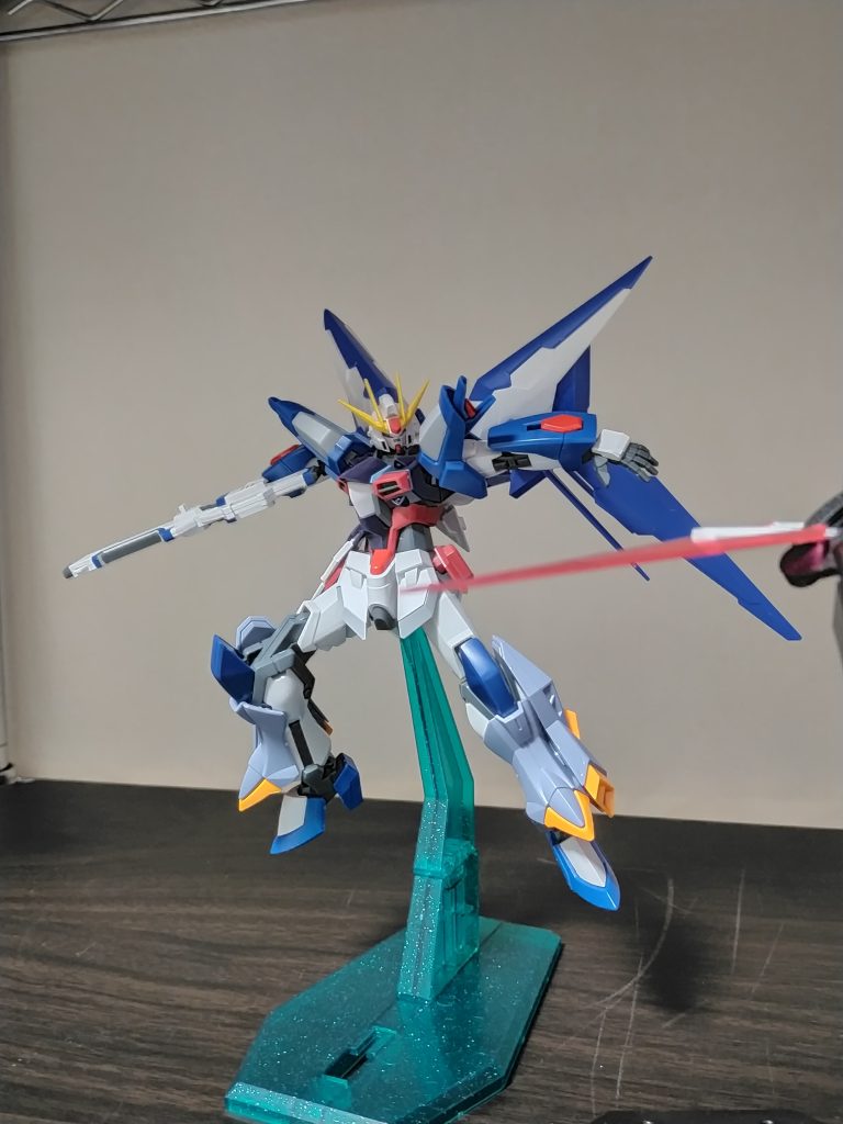 ビームスラッシュソード非使用時は腰部にマウントできる。ビームブーメランとして使用することもできる。