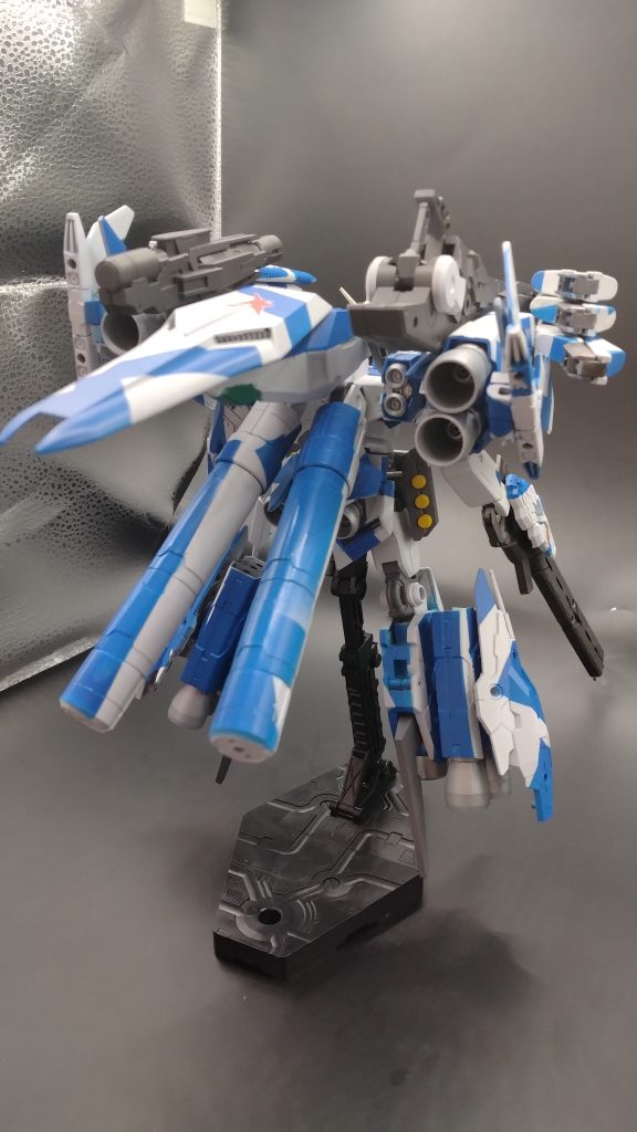 後ろはこんな感じです。所々塗り分けミスが目立ちますが、気にしないでください(切実w)