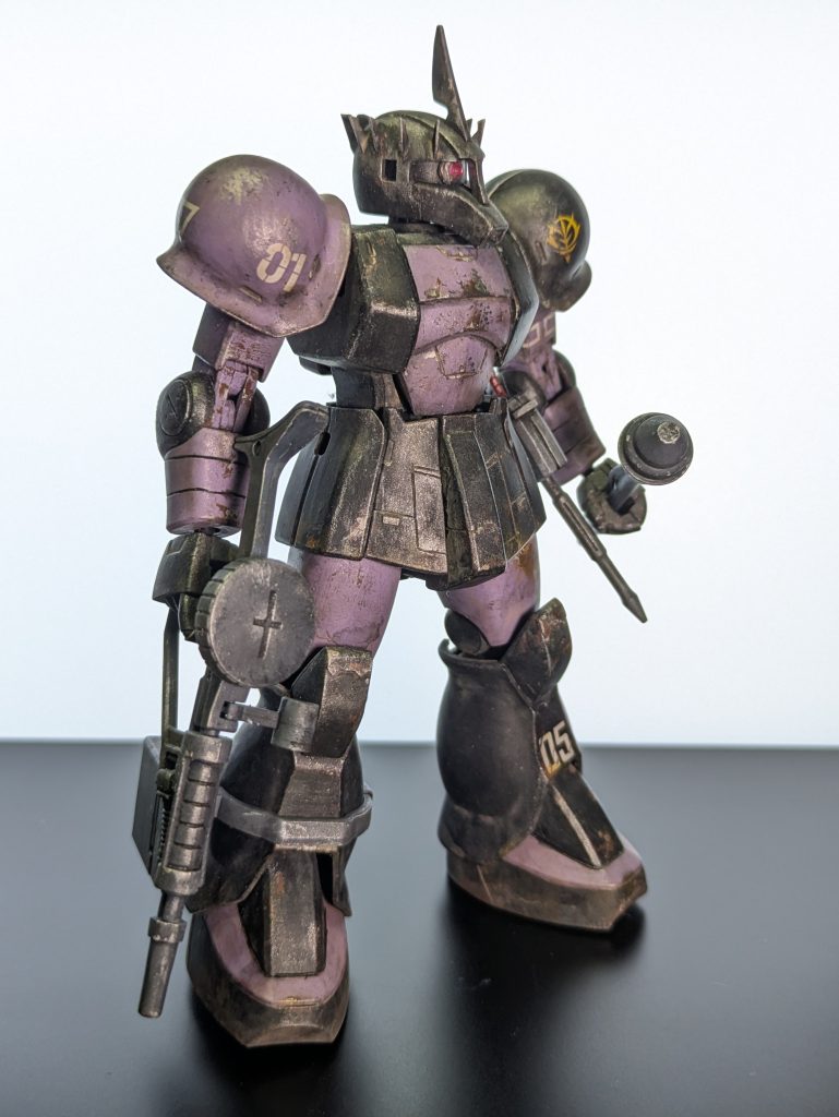 ハゲ加工の後は保護のために艶消しのクリアスプレーを吹き、ウェザリングカラーのグレイッシュブラウンでウォッシングとウェザリング。そして、ウェザリングマスターのCセットとDセットを使って汚しを入れています。